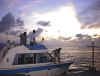 BoatInSunrise.jpg (43782 バイト)