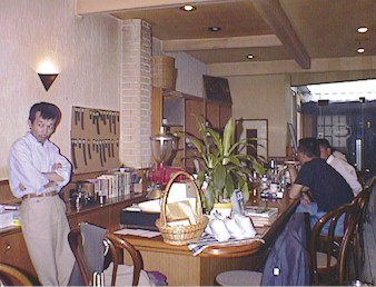 cafe2.jpg (34458 バイト)